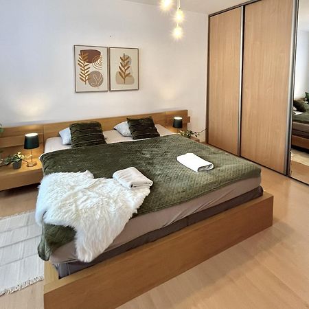 Apartment Tina - Old Town, Ac, Free Private Parking Bratislava Buitenkant foto