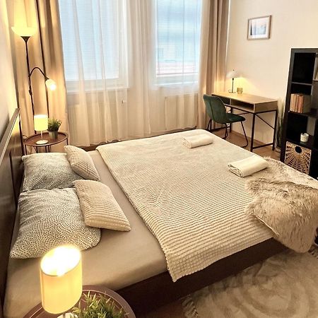 Apartment Tina - Old Town, Ac, Free Private Parking Bratislava Buitenkant foto