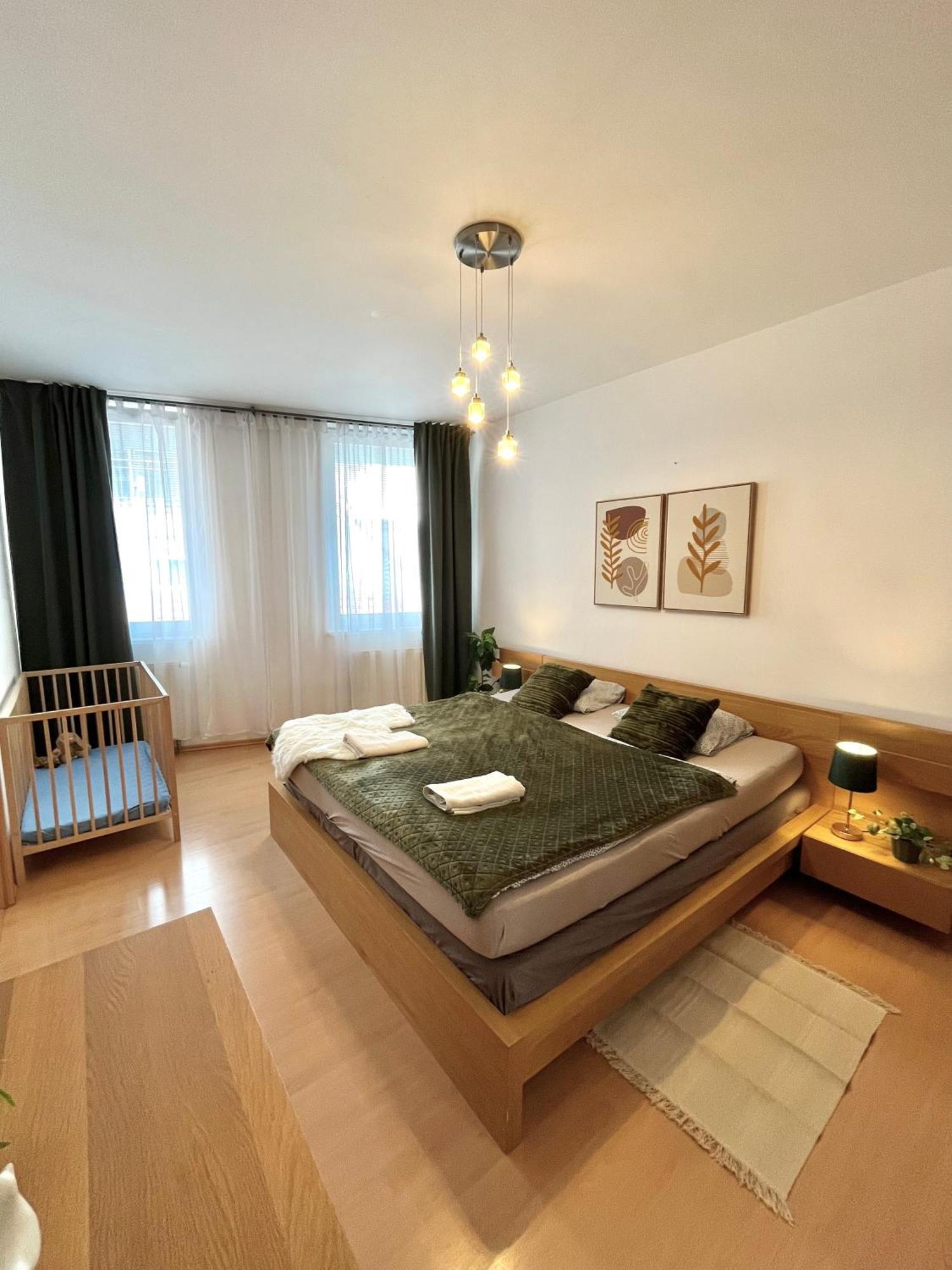 Apartment Tina - Old Town, Ac, Free Private Parking Bratislava Buitenkant foto
