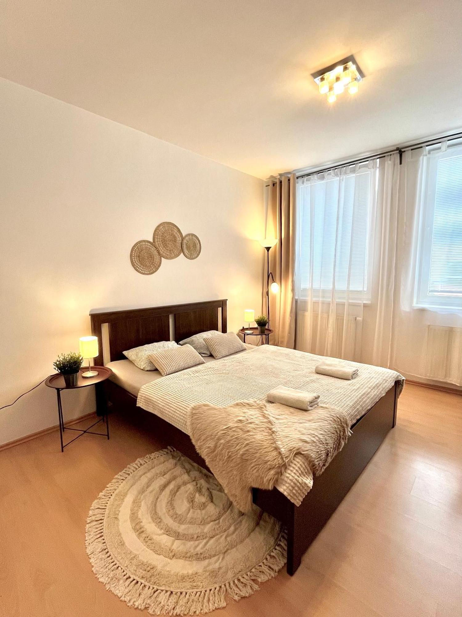 Apartment Tina - Old Town, Ac, Free Private Parking Bratislava Buitenkant foto