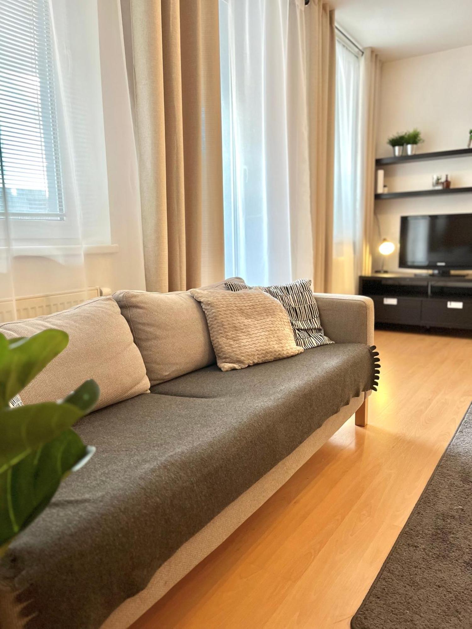 Apartment Tina - Old Town, Ac, Free Private Parking Bratislava Buitenkant foto