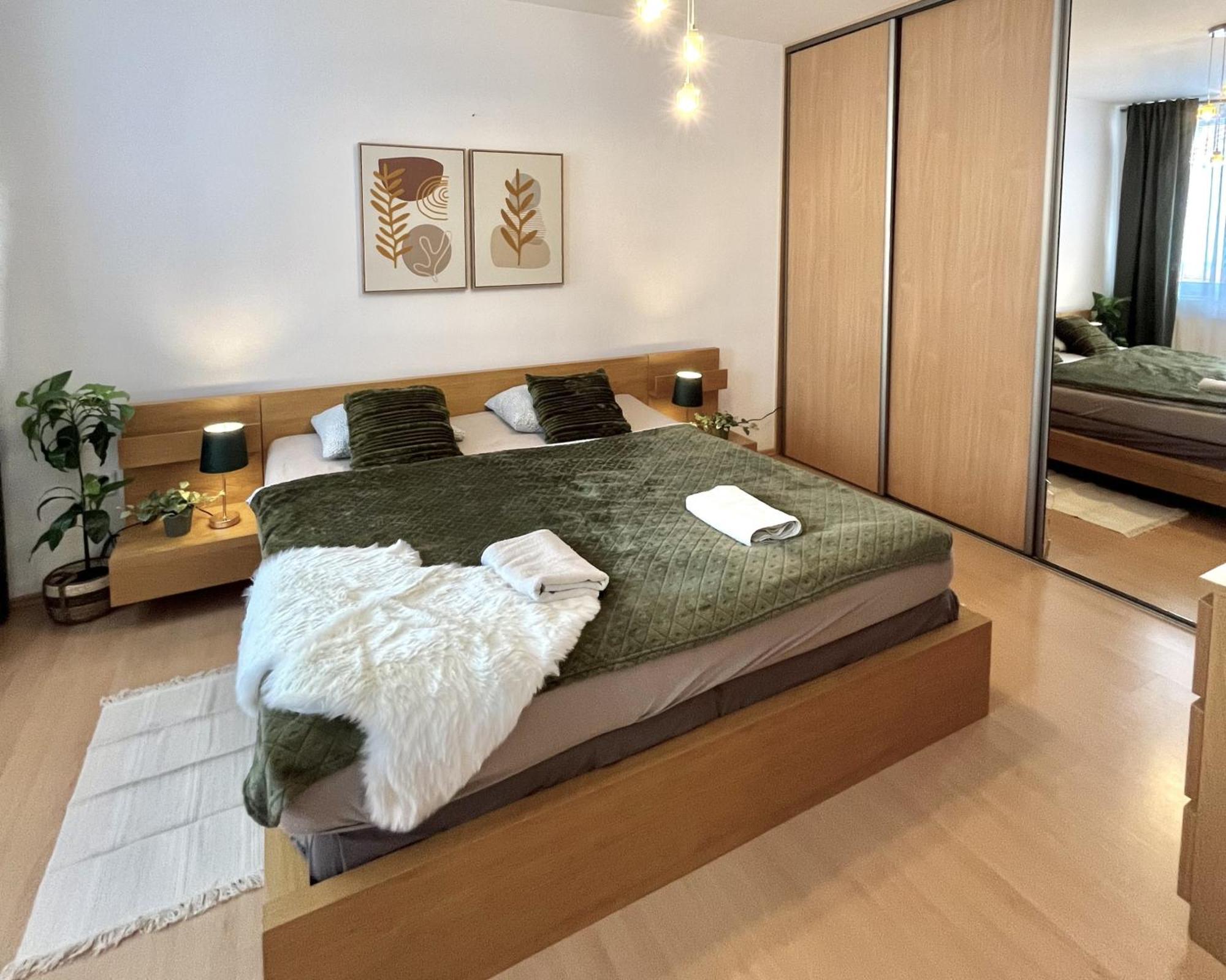 Apartment Tina - Old Town, Ac, Free Private Parking Bratislava Buitenkant foto