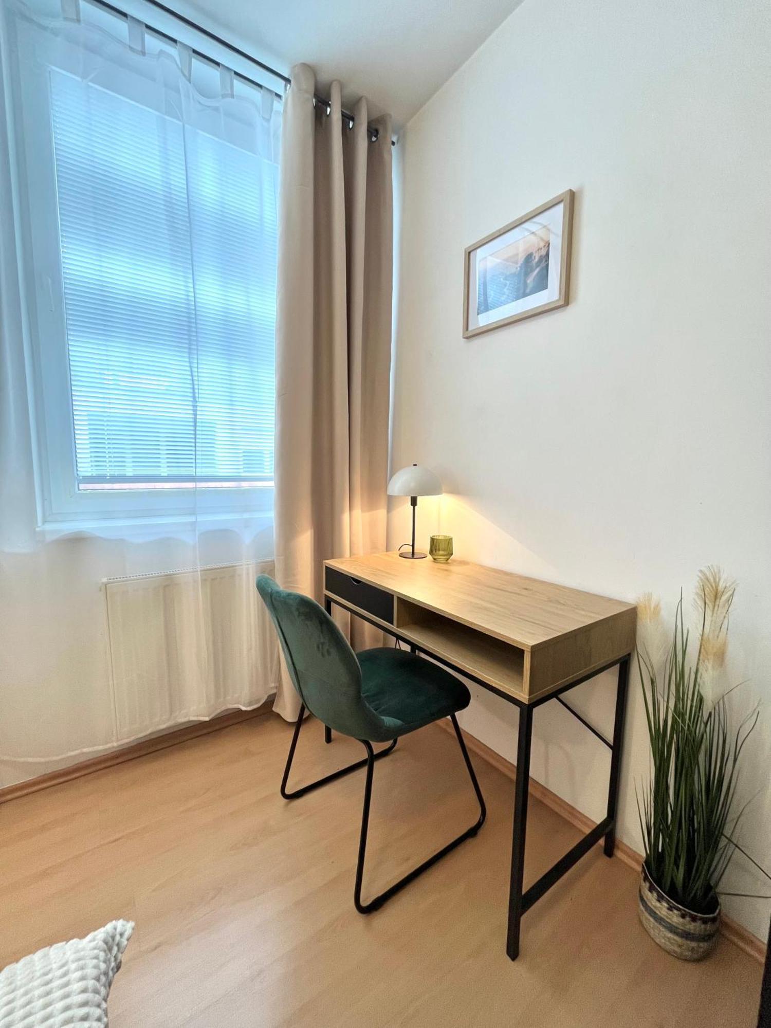 Apartment Tina - Old Town, Ac, Free Private Parking Bratislava Buitenkant foto