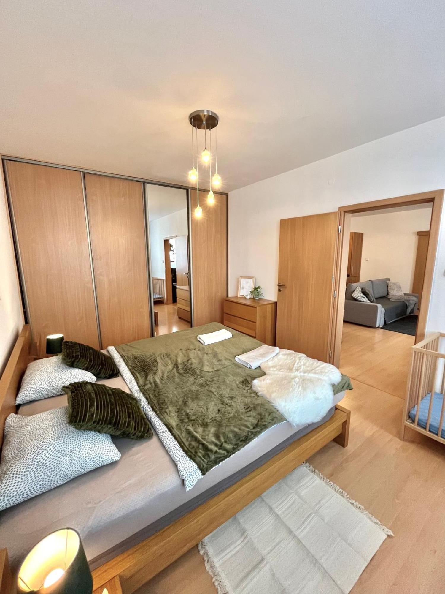 Apartment Tina - Old Town, Ac, Free Private Parking Bratislava Buitenkant foto