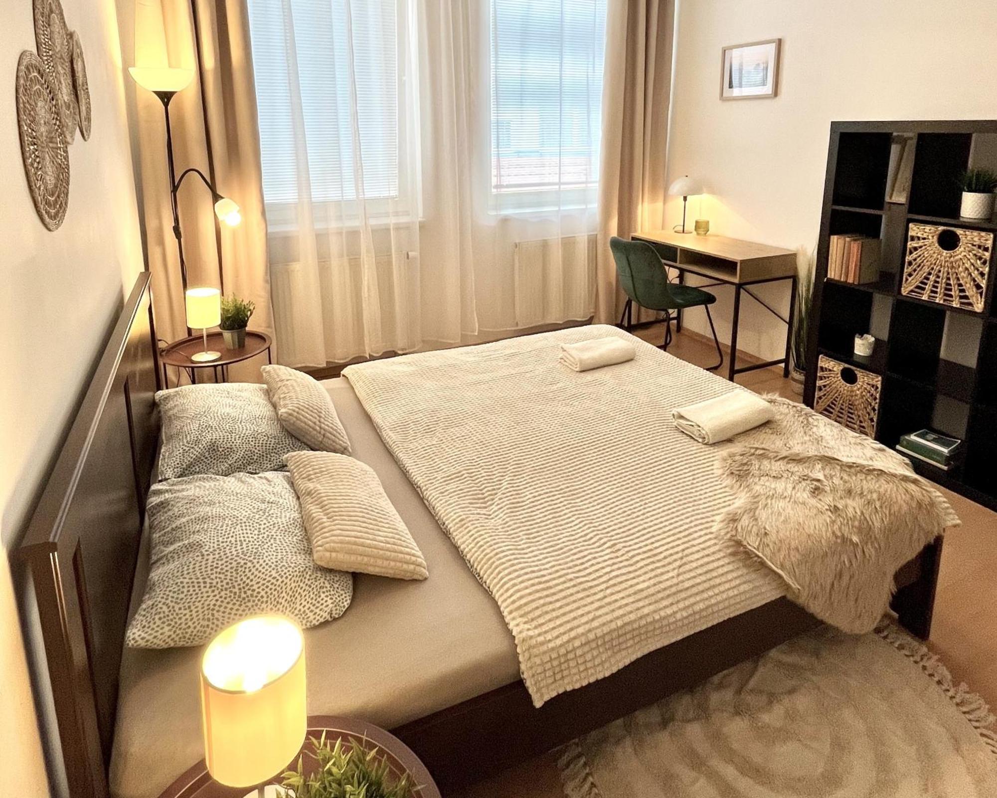 Apartment Tina - Old Town, Ac, Free Private Parking Bratislava Buitenkant foto